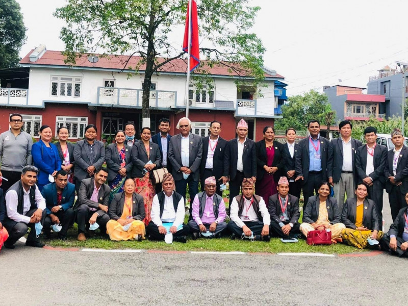गठबन्धनका सांसदलाई पाँच–पाँच करोडका योजना बाँड्दै गण्डकी सरकार